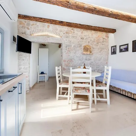 Old Town Garden Studio Apartmán