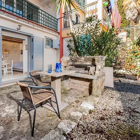 Apartment Old Town Garden Studio